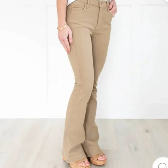 Mother The Weekender Sneak Jeans Size: 27 Color: Prairie Sand - Picture 3 of 8